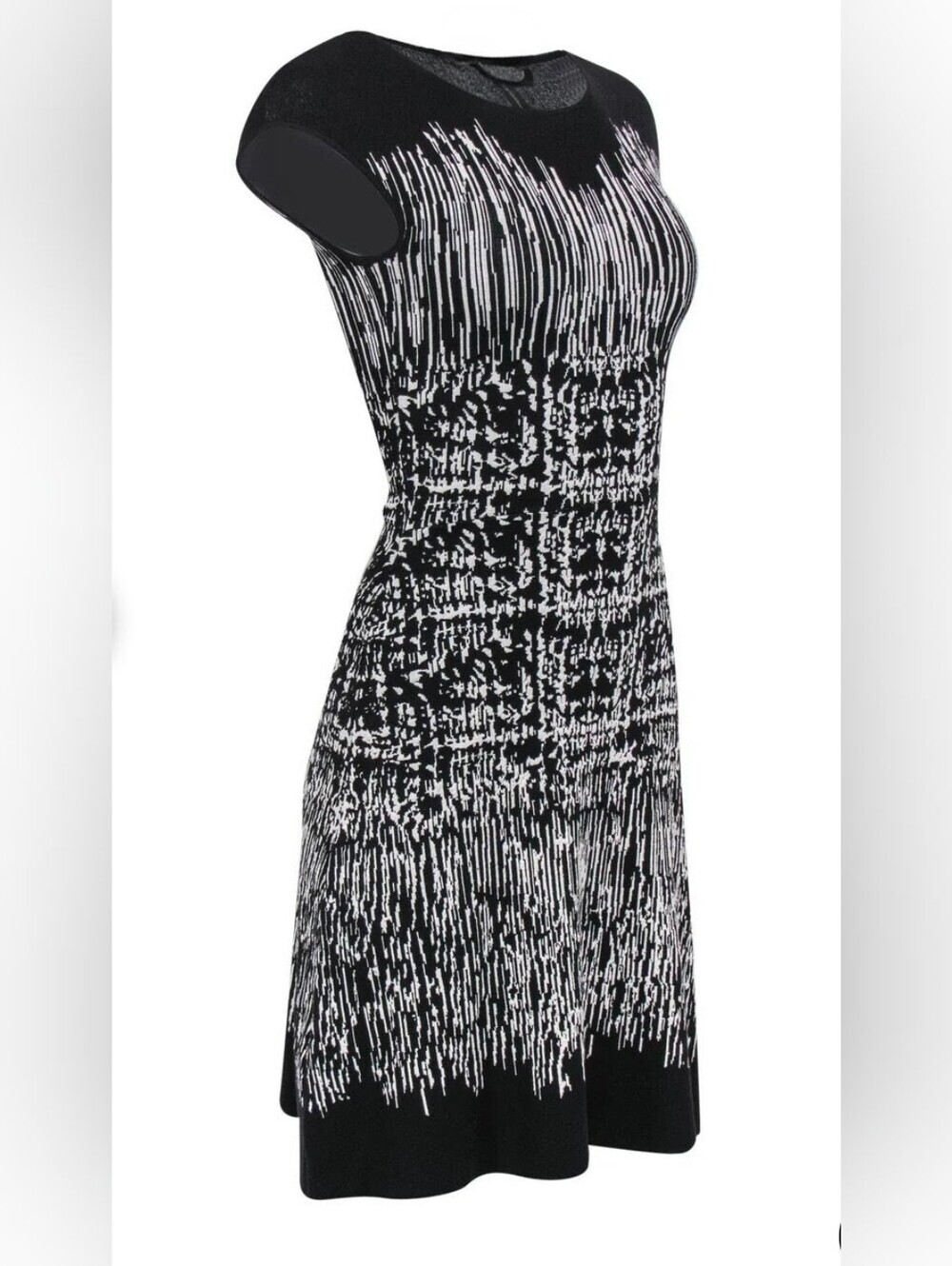Black Saks Fifth Avenue Black and White S